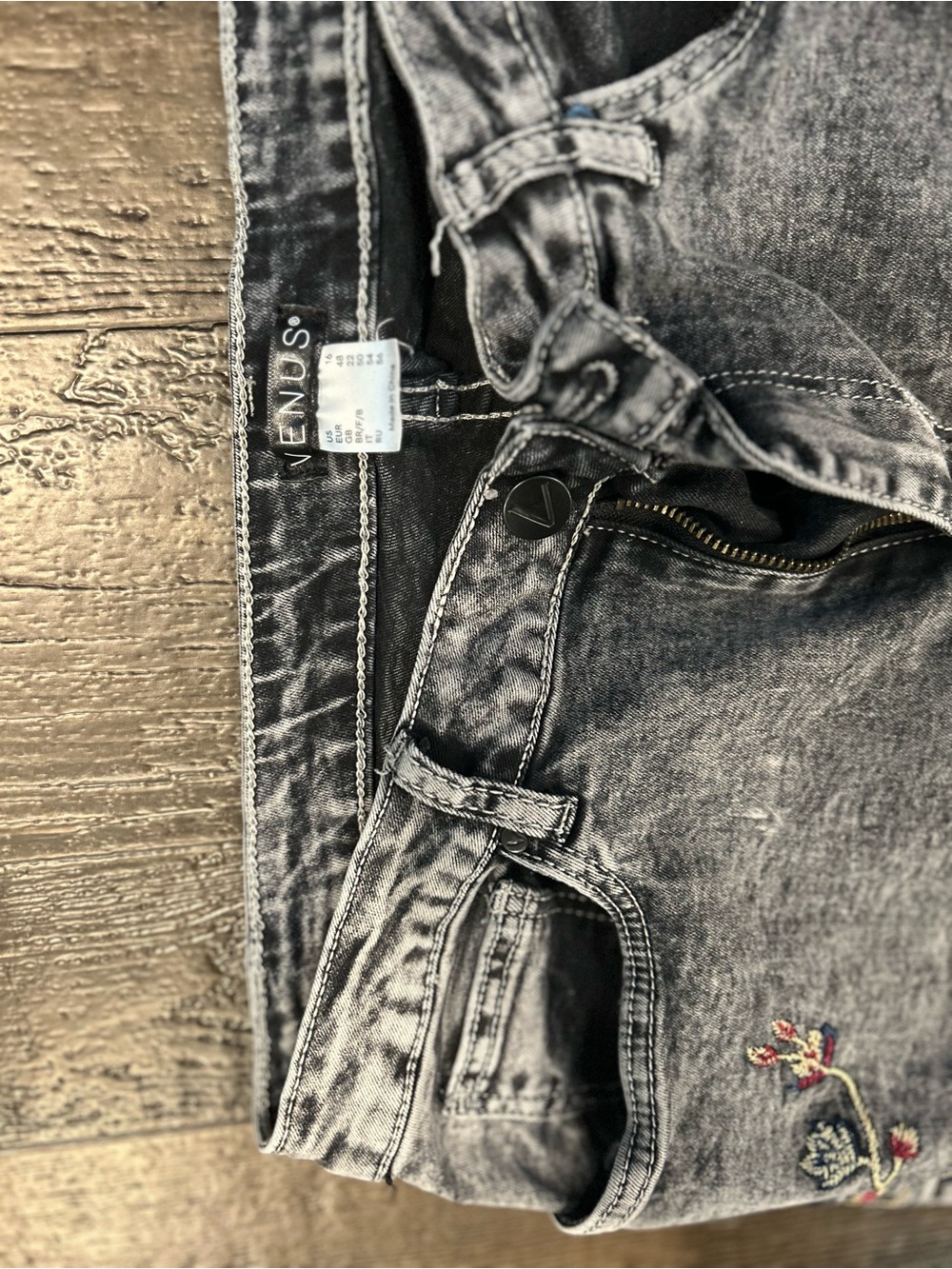 Venus flower embroidered jeans - Picture 2 of 6